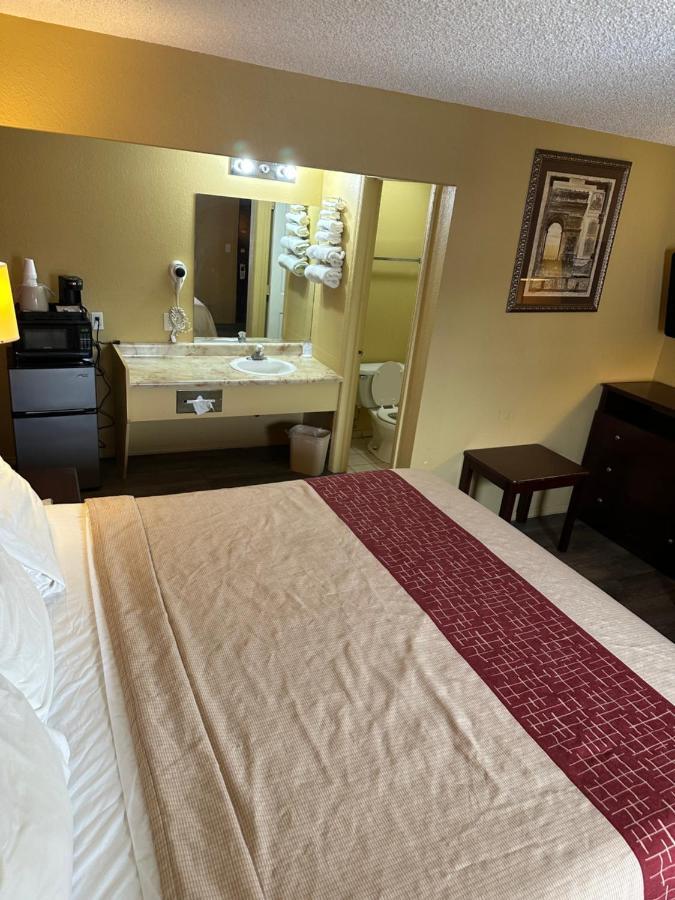 Wye Motel Clinton Екстер'єр фото